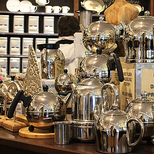 Bild Verschiedene Edelstahl Teekannen